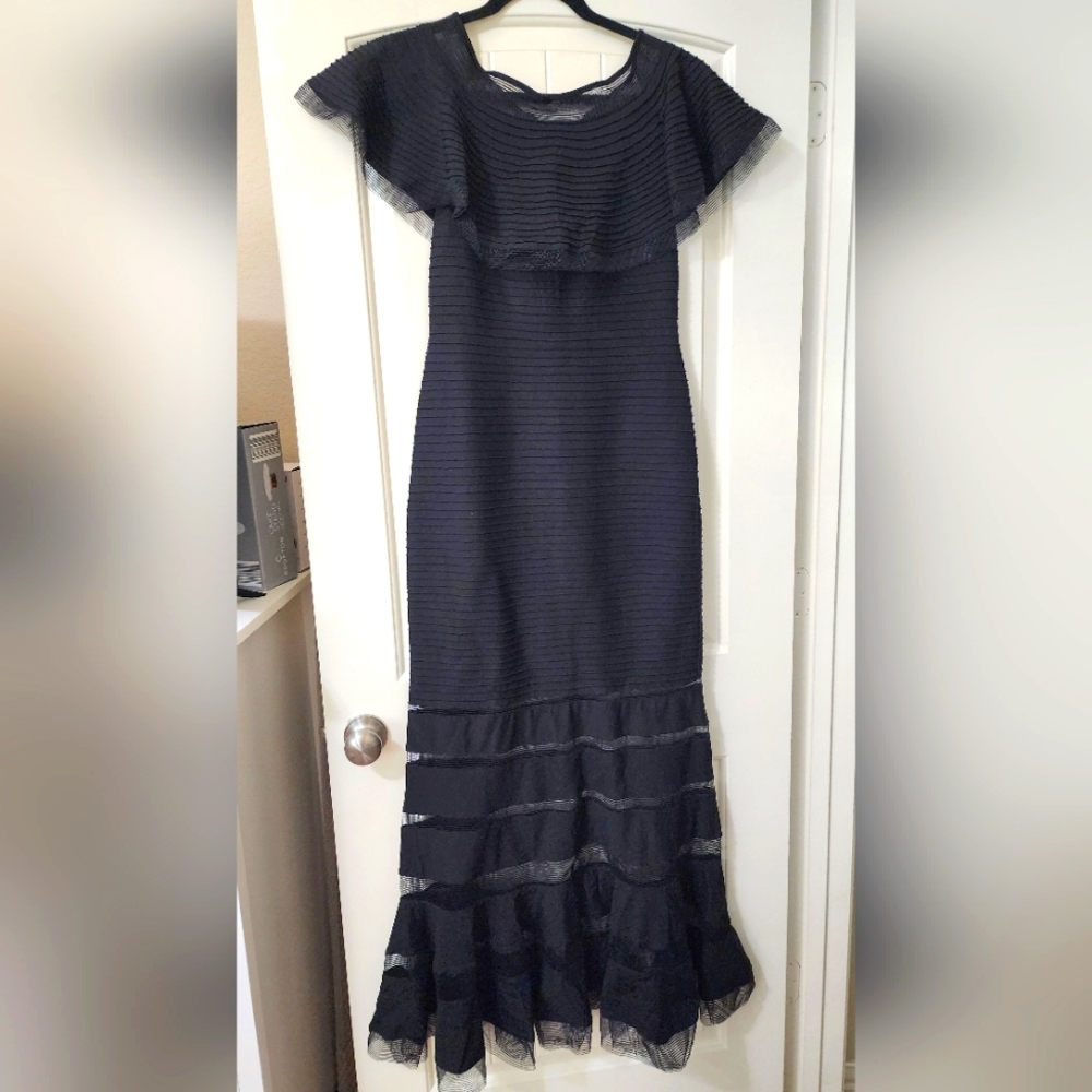 Tadashi Shoji Size 8 Black Evening Gown